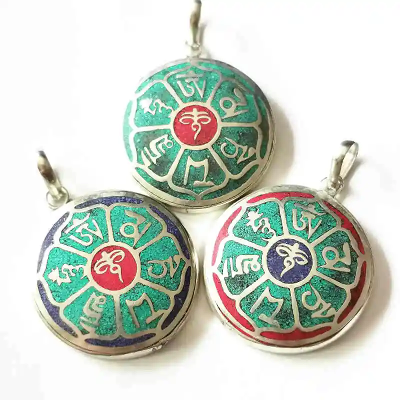 TBP406 tibetano Mantras amuletos colgantes Nepal latón/cobre con incrustaciones de piedra redonda colgante OM MANI PADME HUM