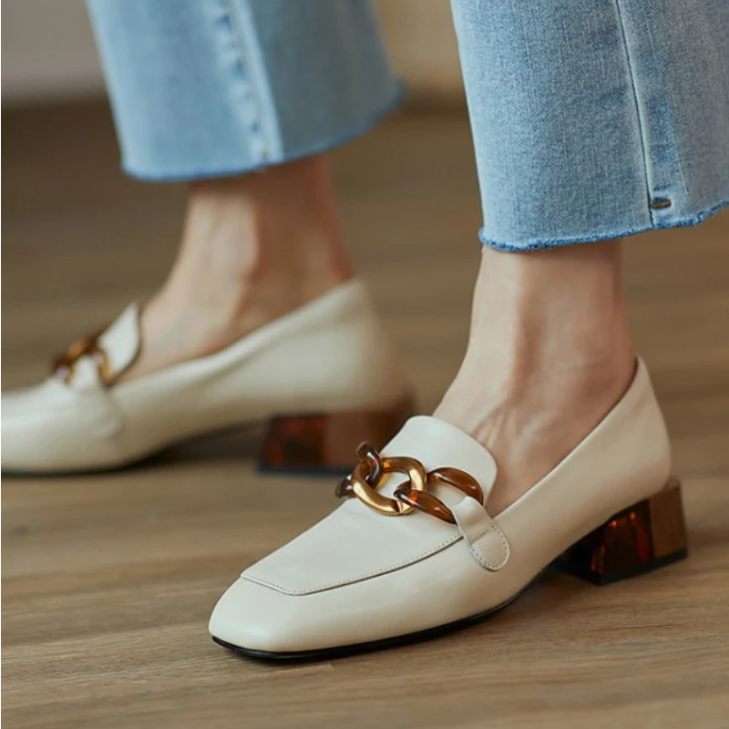 

Туфли женские кожаные на плоской подошве, повседневная обувь с металлическим украшением, квадратный носок, лоферы