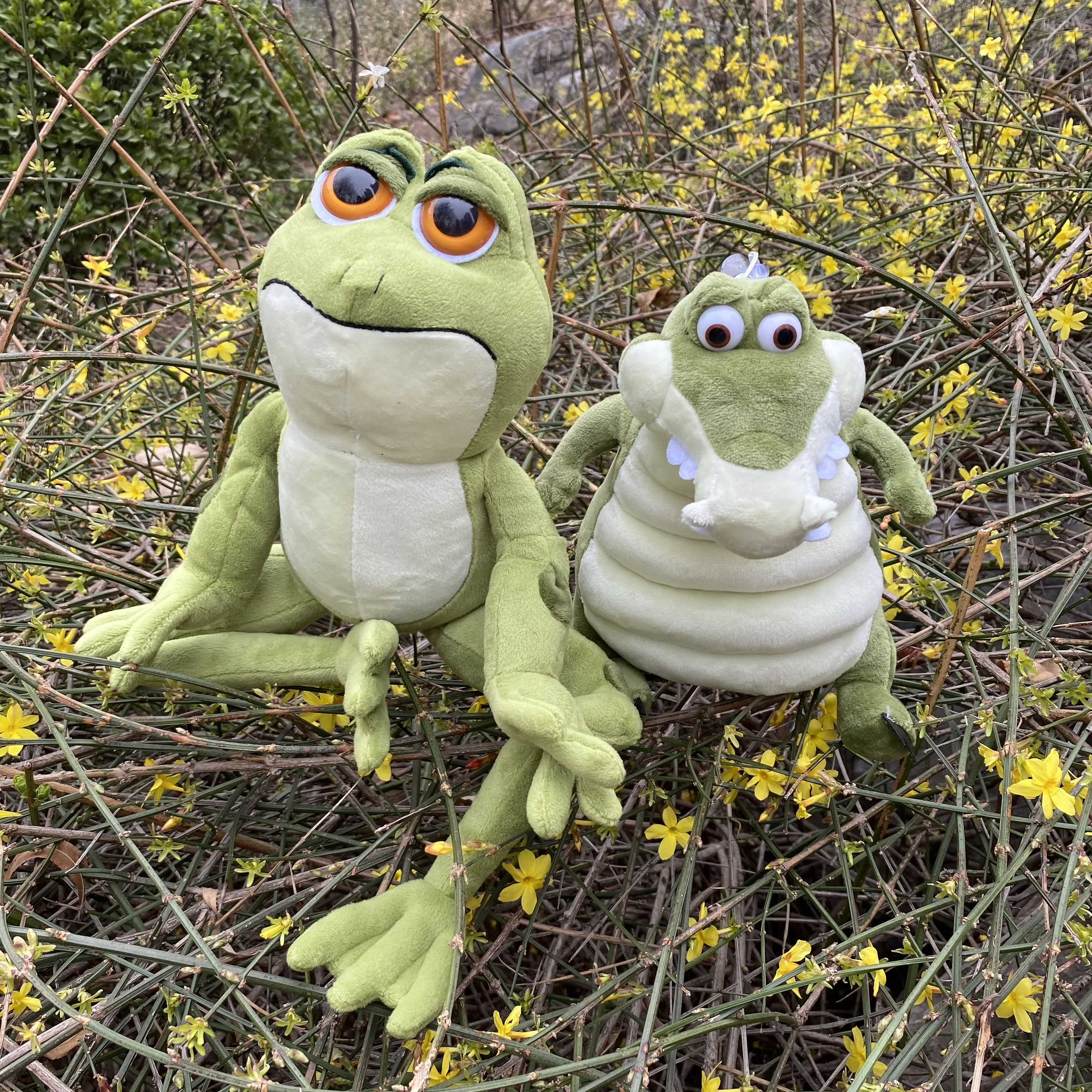 

25cm Lovely Frog crocodile Plush Toy Soft Cartoon Dressed Frog Stuffed Animal Doll Kids Sleeping Toys Children Birthday Presents