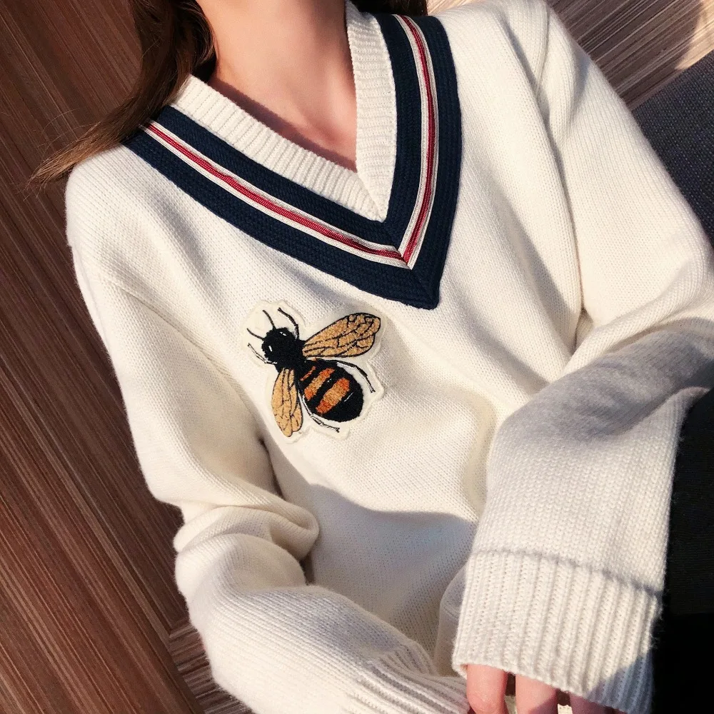 

High Quality Autumn Winter Bees Knitting V-neck Long Sleeve Pullover Female Ladies' Sweaters Embroidery Cartoon Honeybee Femme