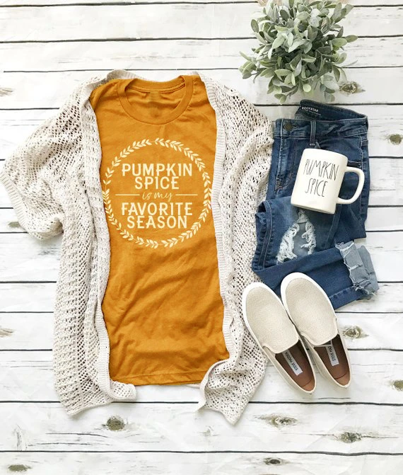 Футболка с принтом Pumpkin Spice Is My Favorite желтая Красивая графическая женская футболка