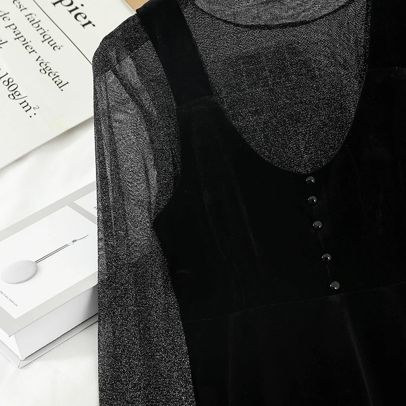 Осенне-зимняя яркая шелковая приталенная рубашка золотистого цвета бархатная