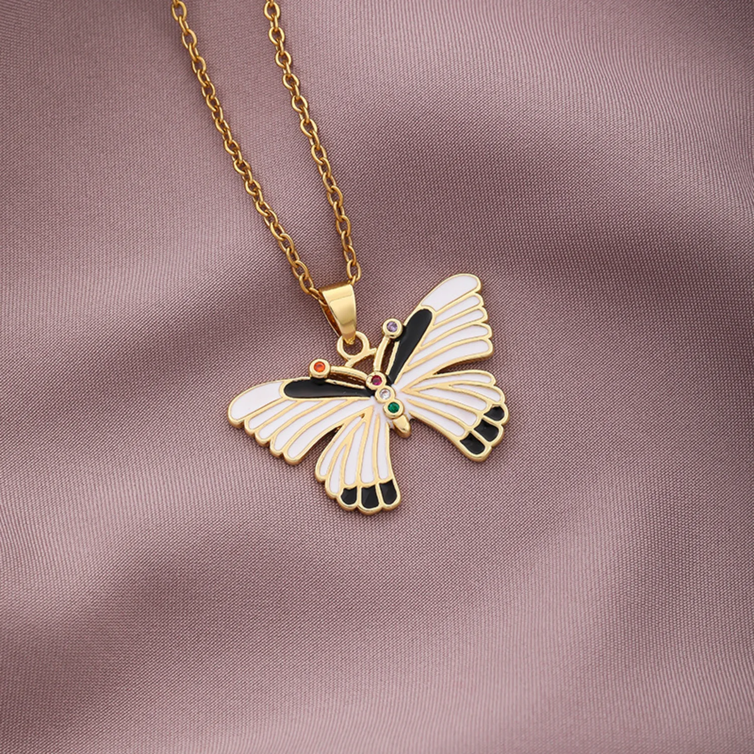 

Summer Women Suitable Size Vintage Insect Copper Black White Colors Moissanite Butterfly Lover Kawaii Dainty Luxury Neck Chains