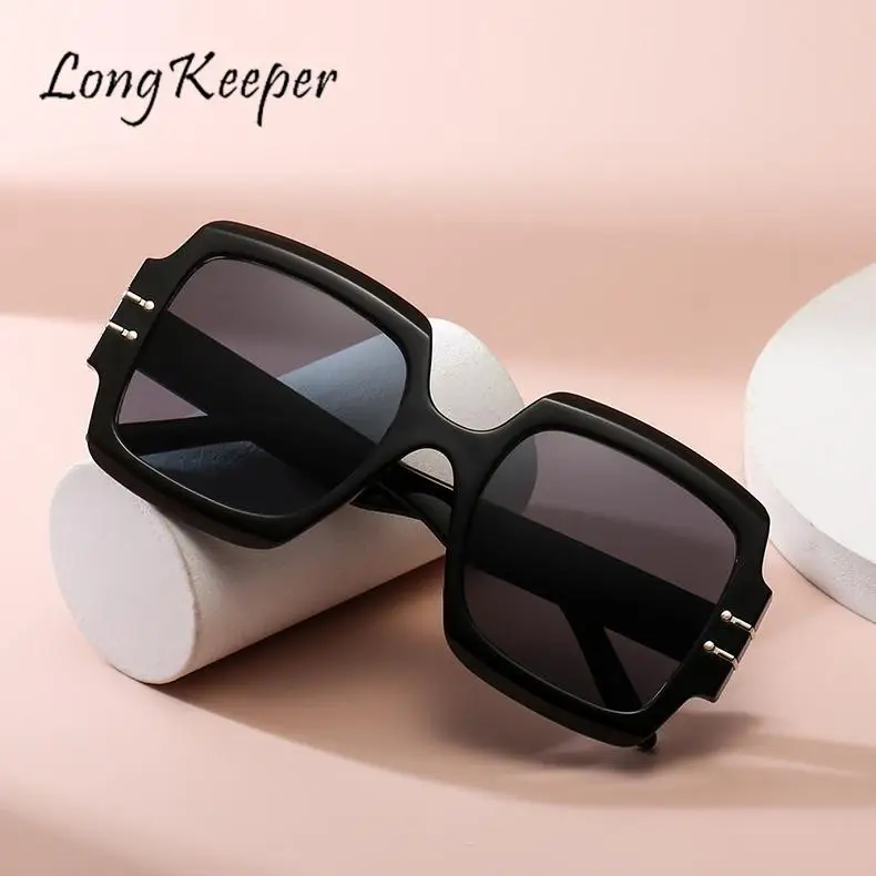 

Vintage Oversized Square Sunglasses Women Luxury Brand Rivet Big Frame Female Sun Glasses Fashion Gradient Glasses Oculos De Sol