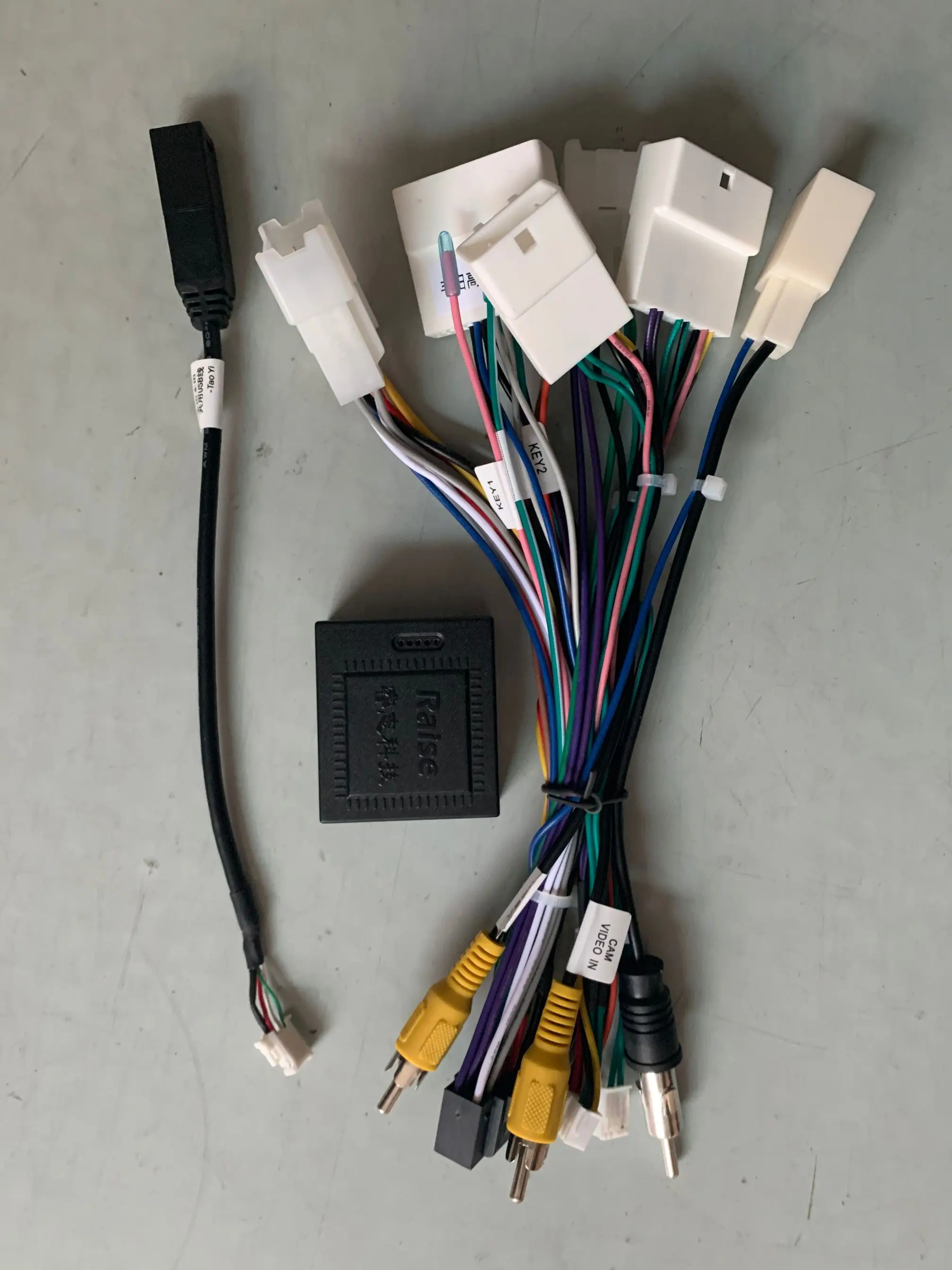 

Cables for Higher Expensive premium with separate amplifier Car Fee for Prado 120 04-09 or Outlander XL 07-14