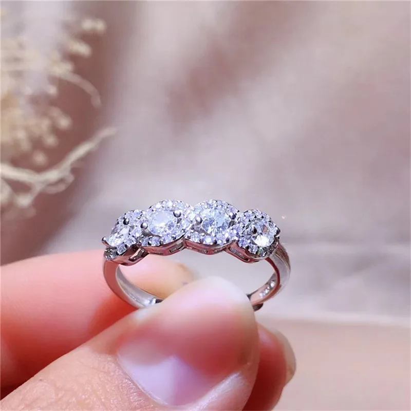 

Moissanite rings color D VVS1 .GRA and CMA . Black card 925silver Simple lady