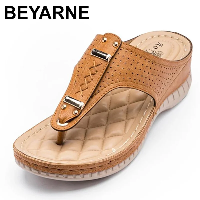 

BEYARNE Мода; Повседневные женские Вьетнамки; Клинообразные летние сандалии Женская обувь в ретро-стиле с металлическими украшениями; Пляжные ...