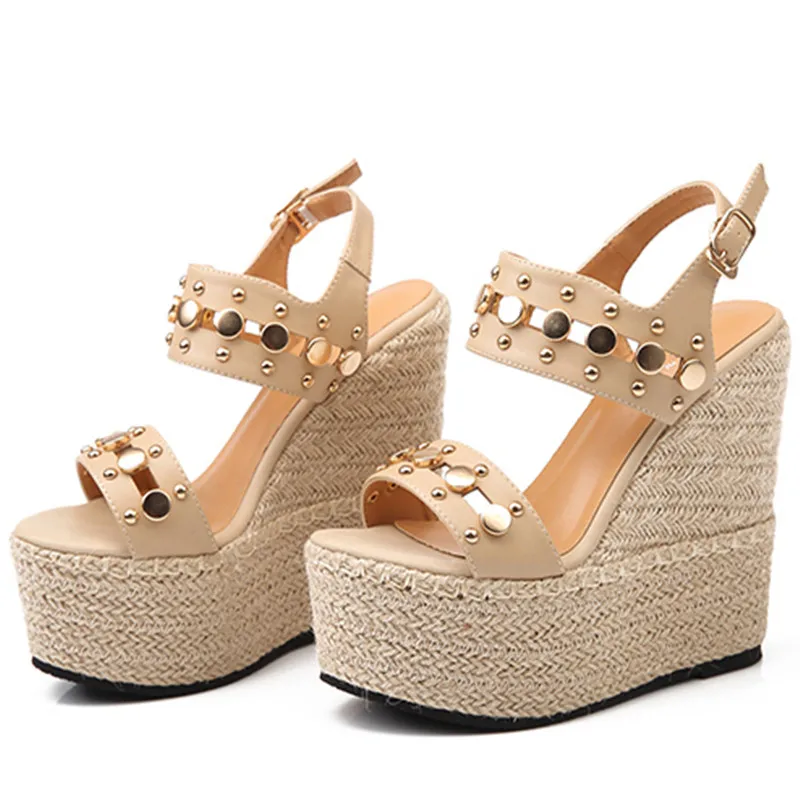 Женская обувь Летние босоножки на платформе Модные с заклепками высоком каблуке
