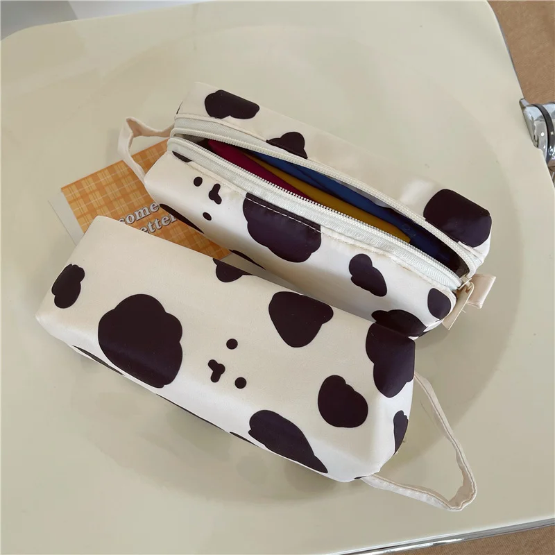 

Чехол для карандашей с коровьим принтом, простой чехол для хранения, канцелярские принадлежности, держатель для средней и старшей школы, оф...