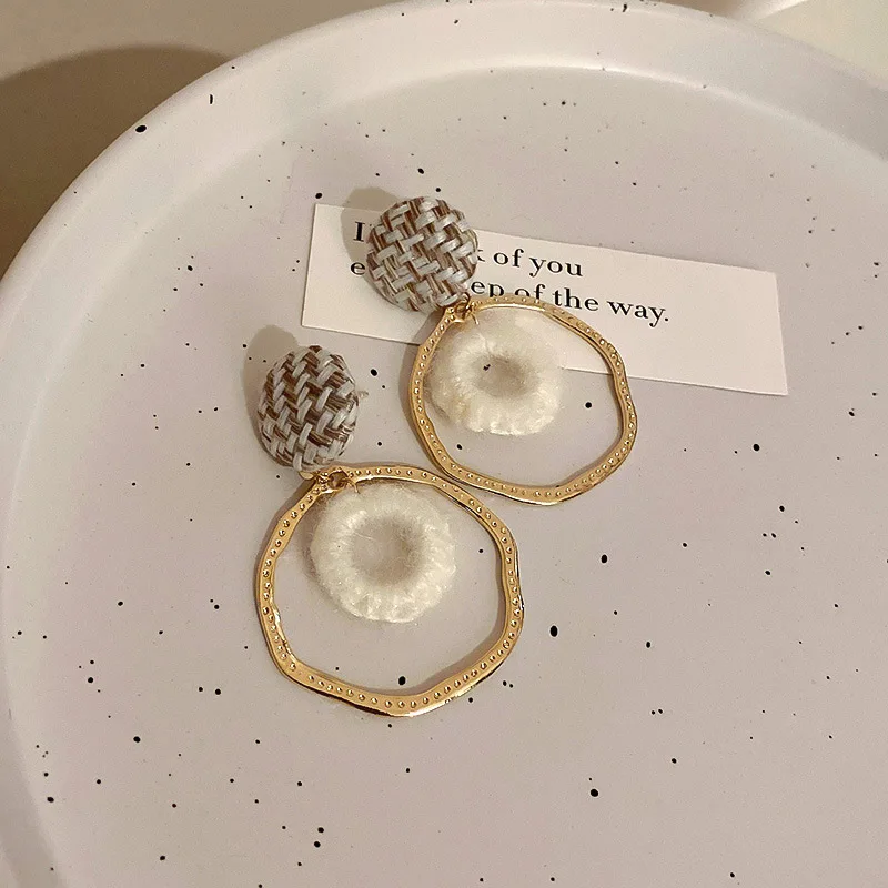 

LOVOACC Unusual White Knitting Wool Pendant Earrings for Women Girls Gold Color Metal Hollow Big Round Earrings Accessories Hot