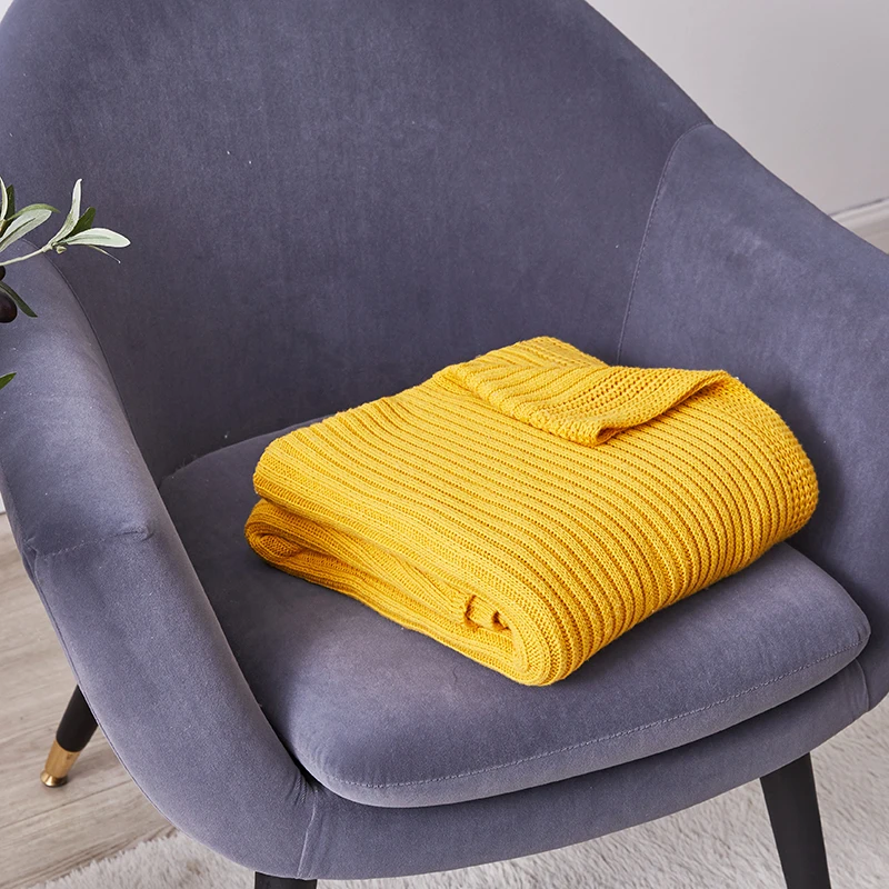 Серое одеяло плед для дивана желтое мягкое вязаное в полоску дорожное 130x180 см