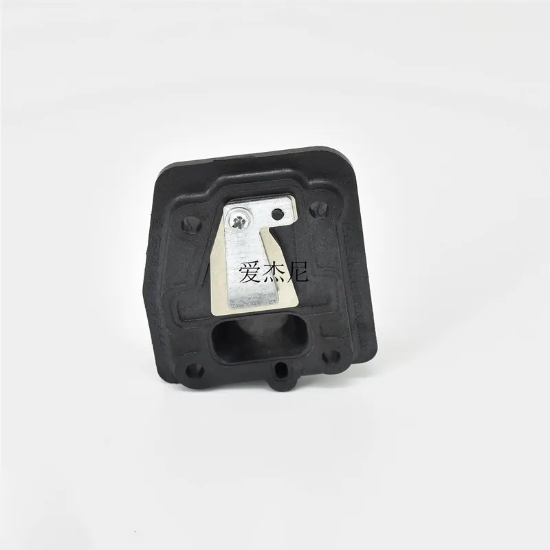 Фото Изолятор карбюратора для Kawasaki TJ45 TJ45E KBL45A KBH45B KAAZ, триммер, адаптер карбюратора, щетка, фреза, карбюратор, впускной коллектор Weedeater №3