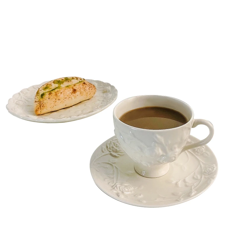 

Керамическая чашка и блюдце в стиле ретро, набор с тисненой десертной тарелкой, кофейная чашка и блюдце, кружка, гирлянда, послеобеденный ча...