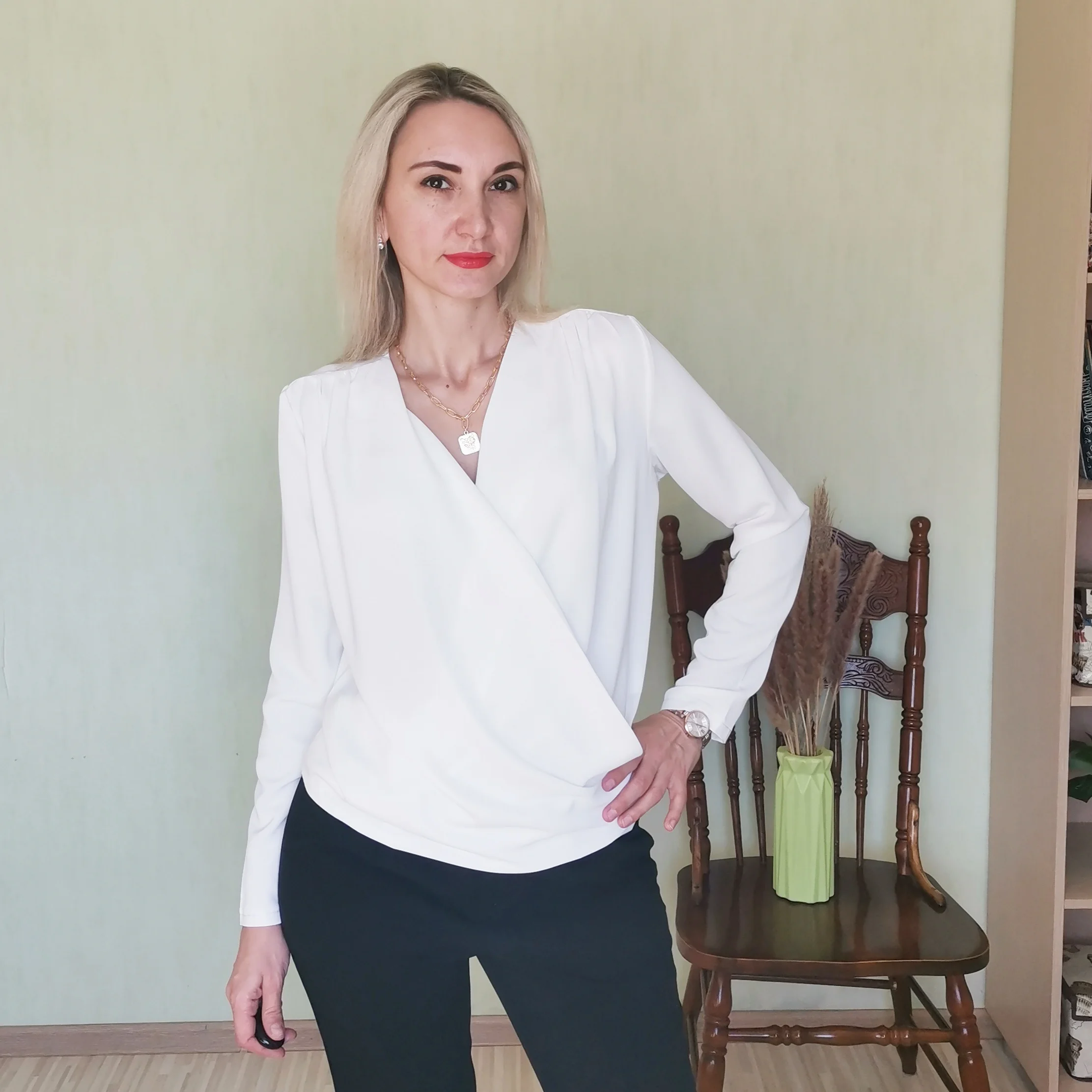 

Sexy Deep V-Neck Satin Women's Blouse Casual Long Sleeve Solid Tops Shirt Female Spring Autumn Fashion Elegant Vintage Shirts