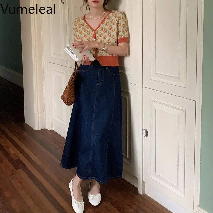 

Korean Summer Laid-back V-neck Single-breasted Short-sleeved Knit Cardigan Top with Contrasting Print Border Shirts Women Tops