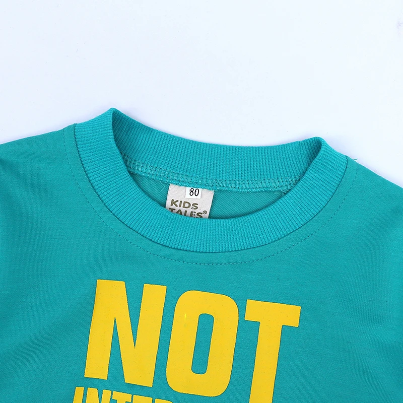 Комплект одежды для маленьких мальчиков и девочек осенне-зимний новый модный