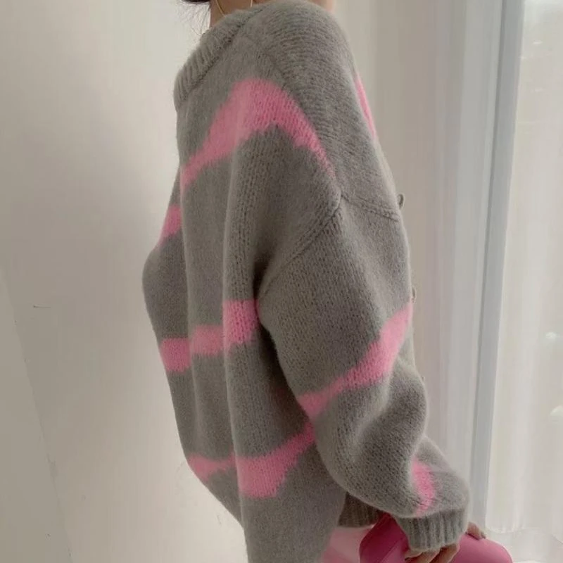 Кардиган женский свободный в полоску с V-образным вырезом Осень-зима 2021 |