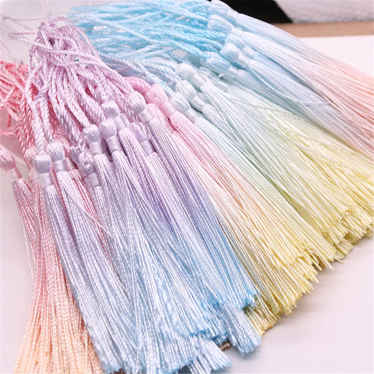 

1X Gradient Silk Tassels Craft Curtain Blind Silky Jewelry Apparel- Sewing Decor