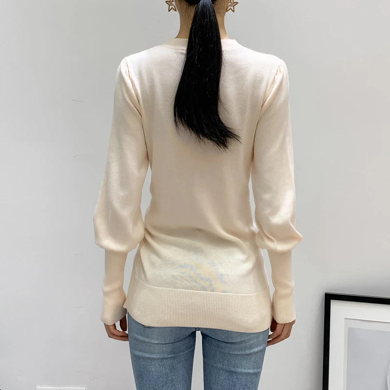 Женский трикотажный свитер TWOTWINSTYLE с О-образным вырезом рукавами-фонариками