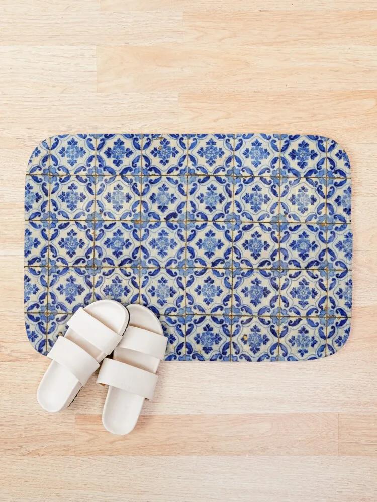 Португальский плитки. Коврик для ванной с голубыми цветами и листьями Набор