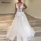 Шикарное платье с открытой спиной и V-образным вырезом без рукавов