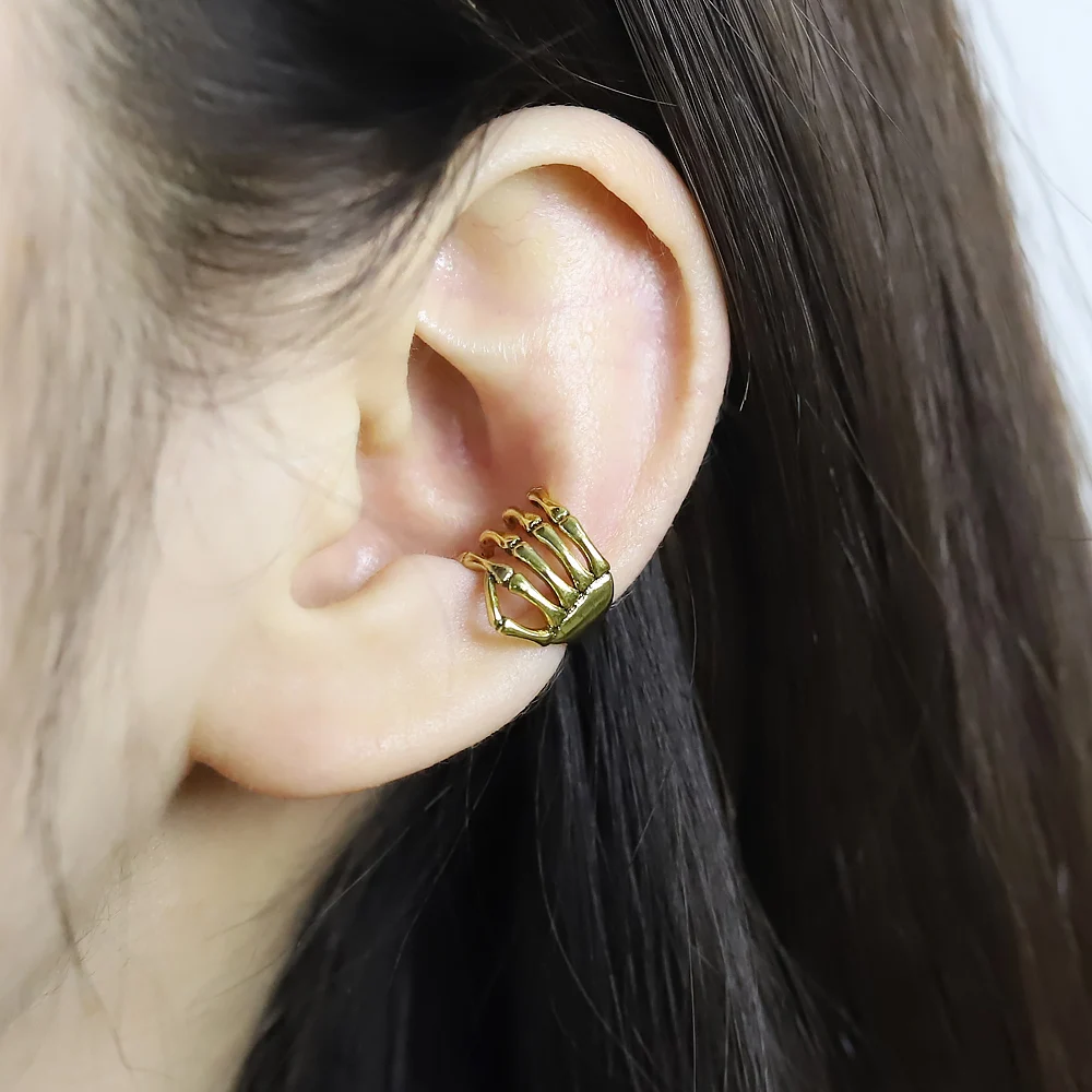 

1pcs Fashion Punk Style Personality Skull Hand Clip Earrings No Pierced Exaggerated Gothic Style Jewelry for Men and Women