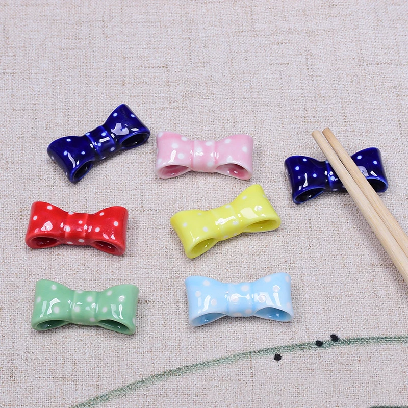 

Japanese ceramic butterfly festival chopstick holder home meal creative chopsticks holding chopstick pillow home decoration