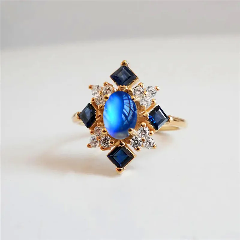 Милое женское тонкое кольцо с овальным лунным камнем очаровательное обручальное