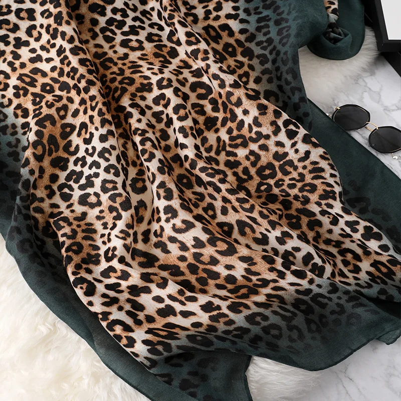 

Katoenen Sjaal Hijab Vrouwen Luipaard Print Sjaals En Wraps Hoge Kwaliteit Foulard Effen Workmatch Pashmina LangeNekSjaalsWinter
