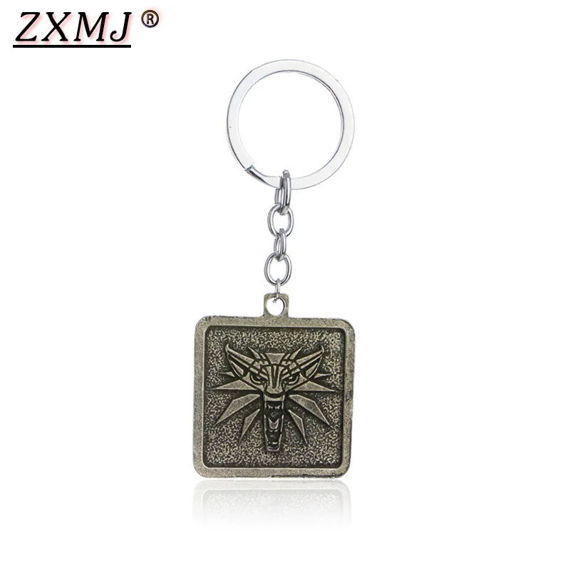 

Wizard 3 Wild Hunt KeyChain Metal square wolf head pattern keyring Gaming Peripherals Retro Car Pendant for men fans gift