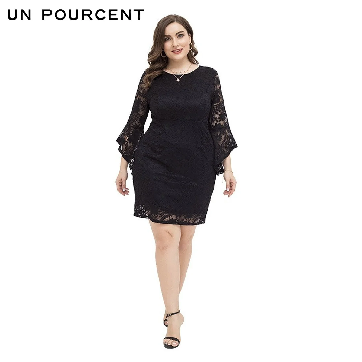 Женское кружевное платье черное элегантное облегающее больших размеров для