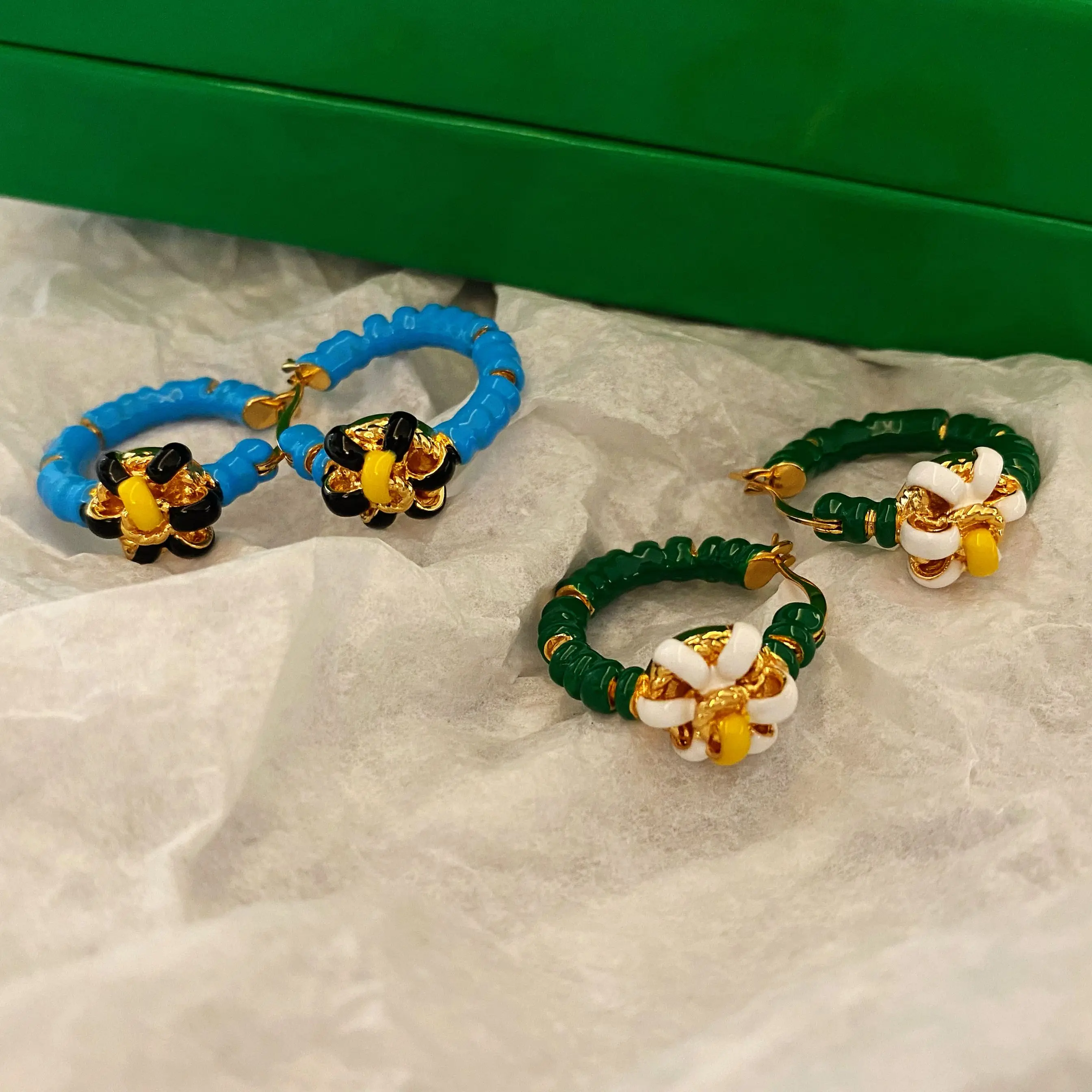 

Enamel drop glaze small daisy Earrings high sense retro gold-plated exquisite flower earrings