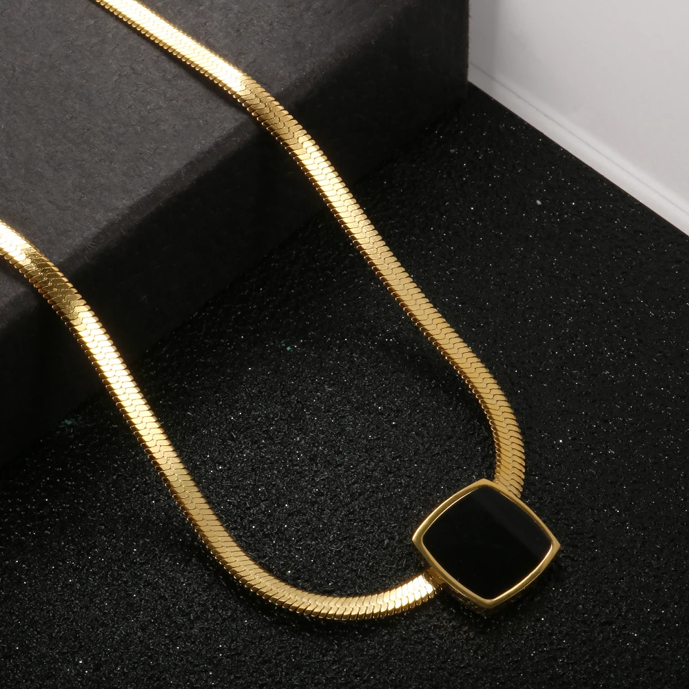 

Luxury Fashion Black Square Charm Pendant Snake Chain Choker Necklace For Women Wedding Party Jewelry Gifts