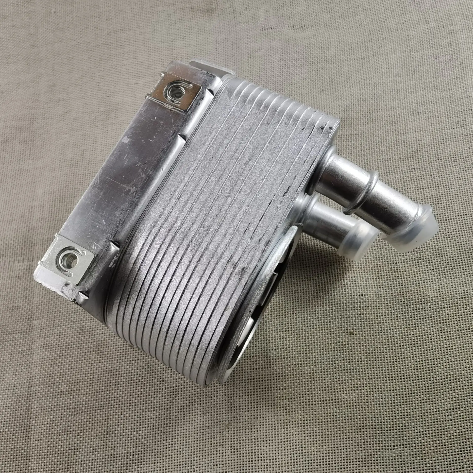 Автозапчасти масляный радиатор двигателя для Jeep Dodge Renegade Cherokee 2012 л 2018 л-05048119AA