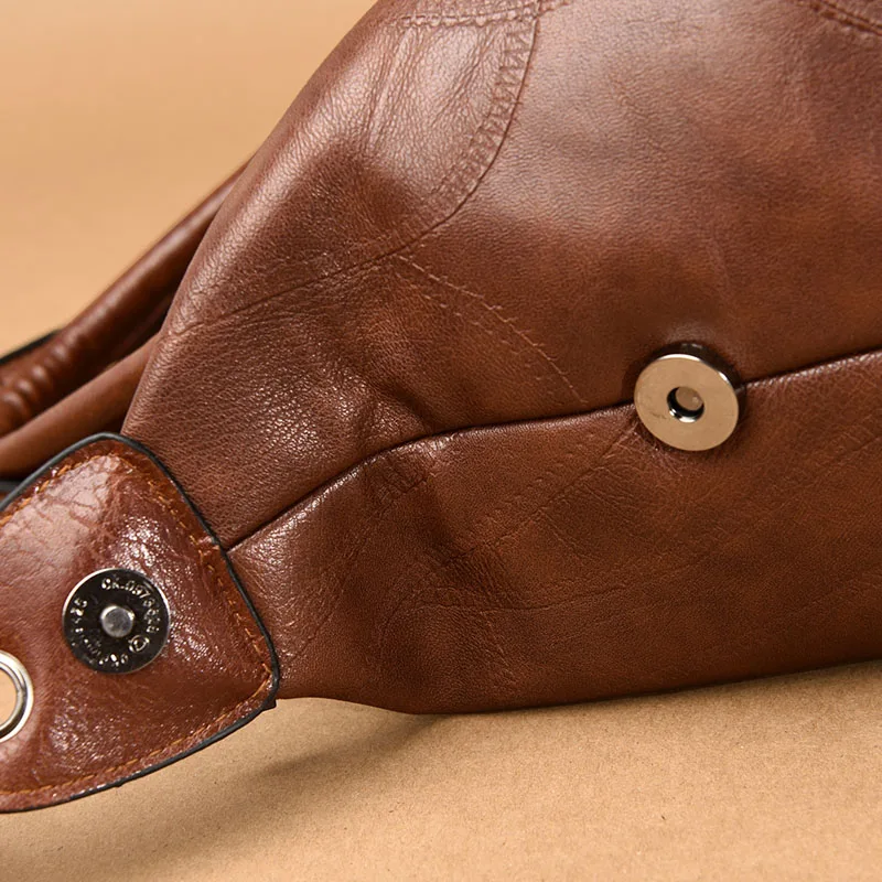 

Retro women's bag large capacity high quality handbag 2020 new luxury designer lady scarf decoration shoulder messenger bag