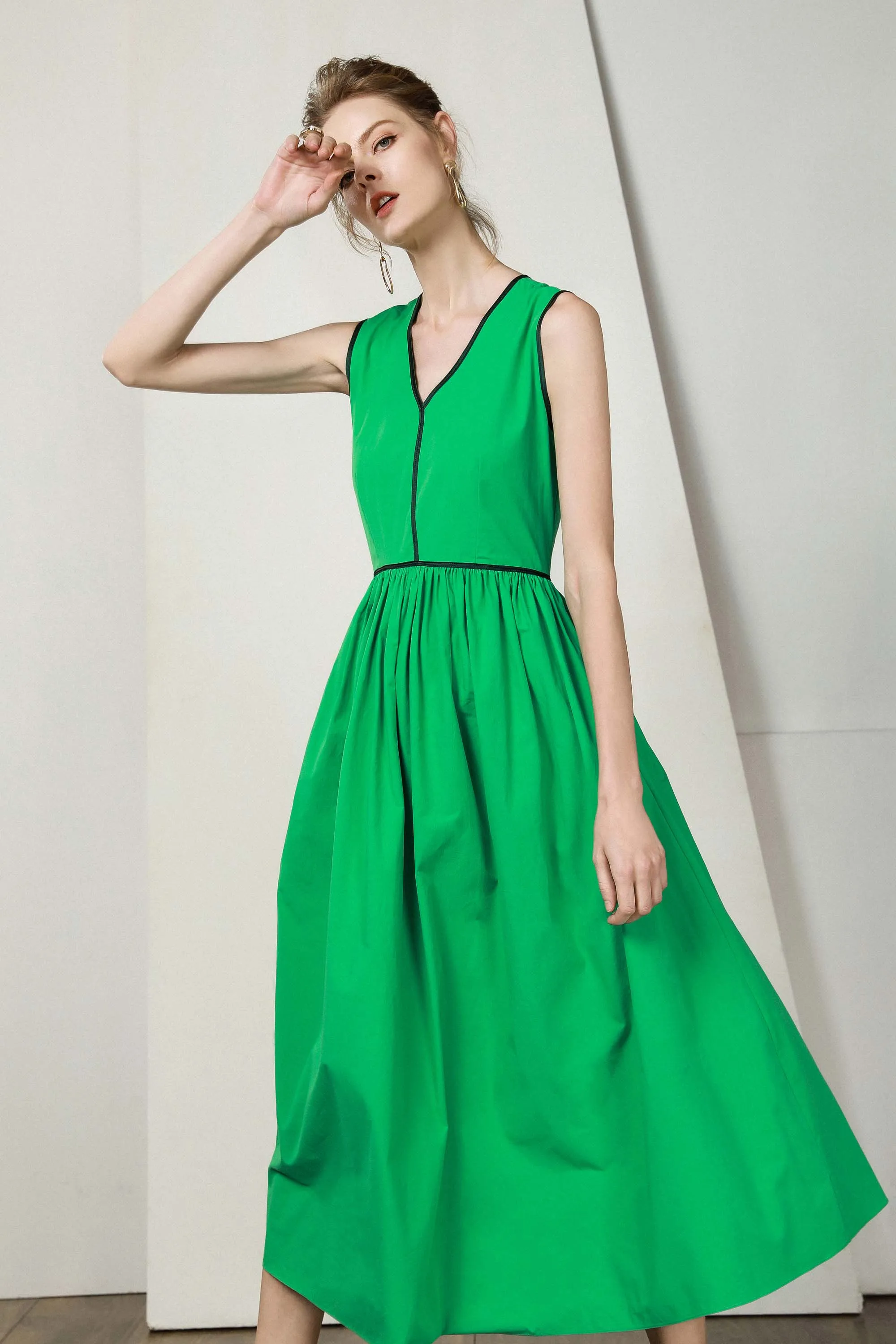 

LA.TENDRE 2020 Summer Loose Casual Women Dress Sleeveless Green Blue Solid Color V-Neck Plus Size Elegant Femme Skirt