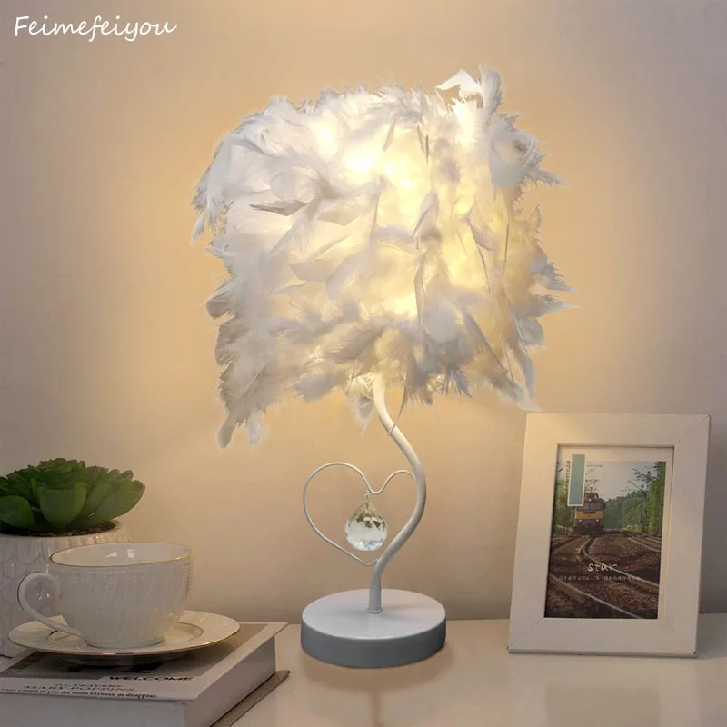 Feimefeiyou Bedside Reading Room Sitting  Heart Shape Feather Crystal Table Lamp for bedroom Light art deco home planetarium