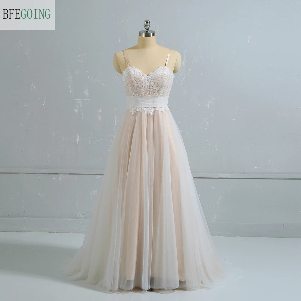 Тюлевое кружевное ТРАПЕЦИЕВИДНОЕ свадебное платье на тонких бретельках без