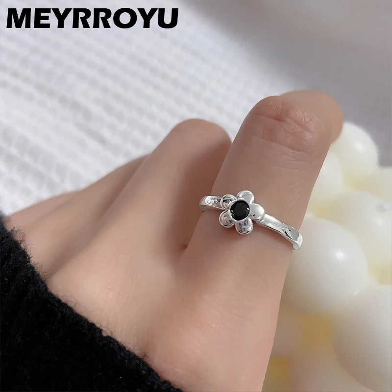 

Женское Открытое кольцо MEYRROYU, из стерлингового серебра 925 пробы, в Корейском стиле, с маленьким черным цветком, модные ювелирные украшения н...