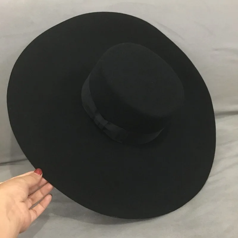 Стиль ретро большой теплый широкополый шерстяная шляпа Fedora черная фетровая шляпа с бантом плоская флоппи зимняя женская шапка вечерние церковная Свадебная шляпка