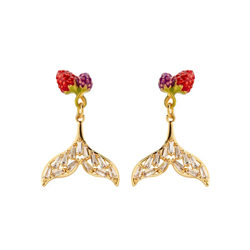 

Эмалированные серьги-гвоздики в форме рыбьего хвоста с кристаллом малины, ювелирные изделия, подарок, сочный виноград