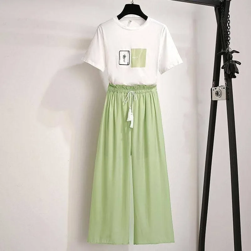 Женский спортивный костюм из двух предметов белый топ с круглым вырезом и