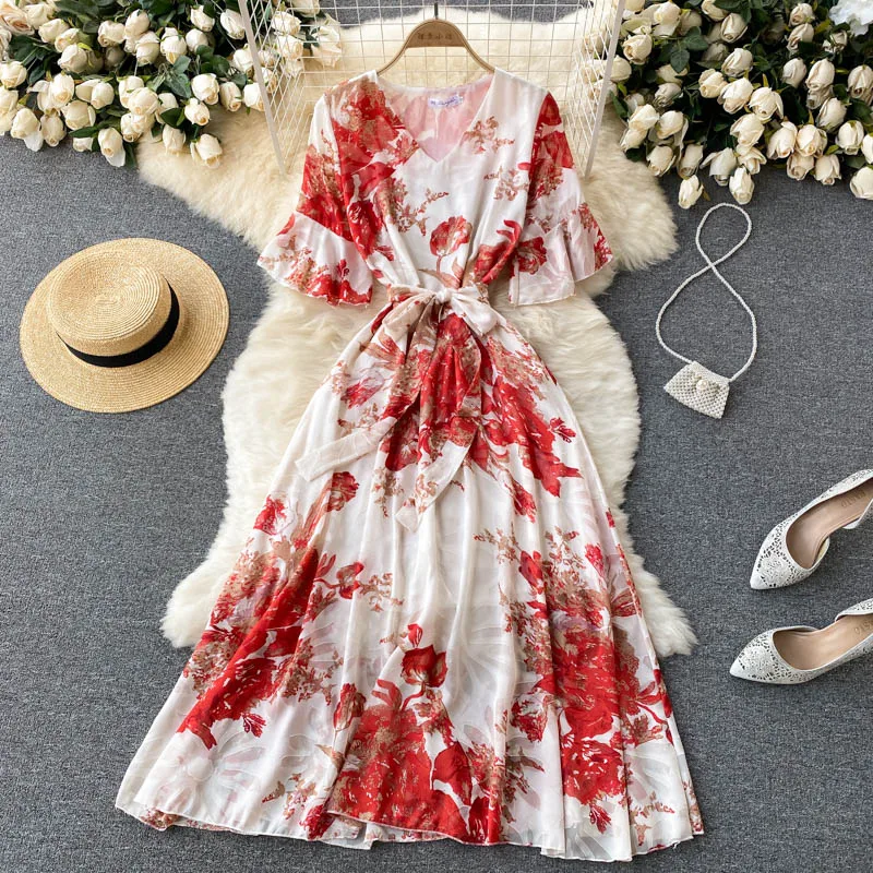 

Женское платье-трапеция с цветочным принтом, V-образным вырезом