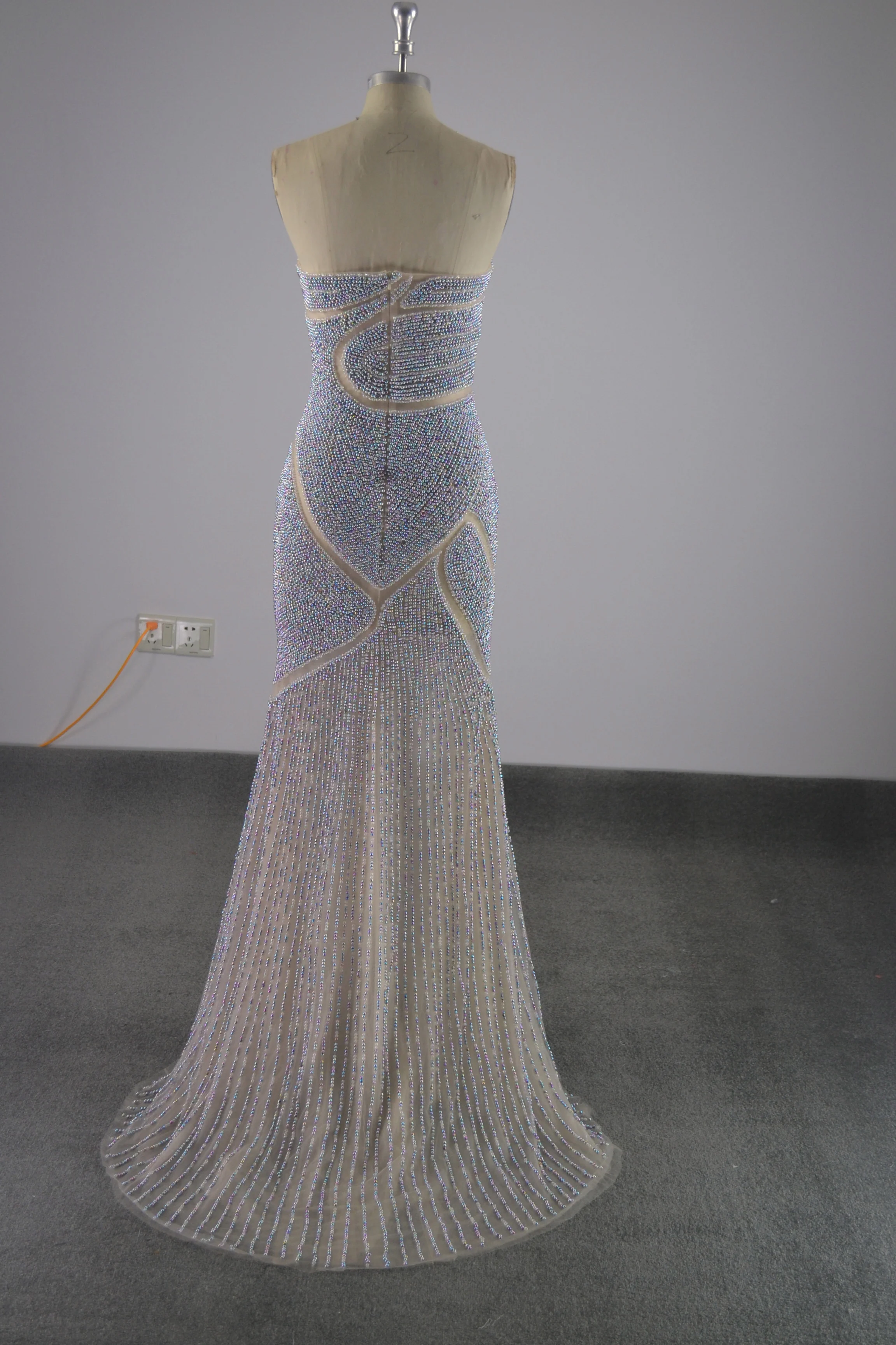 Роскошное платье до пола из тюля с открытой спиной и стразами | Свадьбы торжества