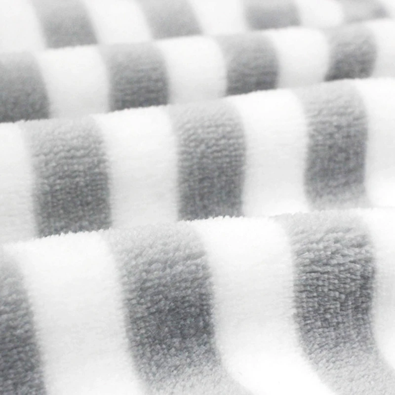 

Cat Kitten Sleeping Bag Cat Holding Apron Soft Velvet Breathable Pet Carrier Apron with Pocket Indoors Hands-Free Cat Sling