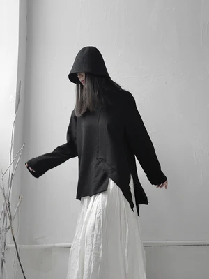 Женская Асимметричная толстовка черная свободная с круглым вырезом и длинным