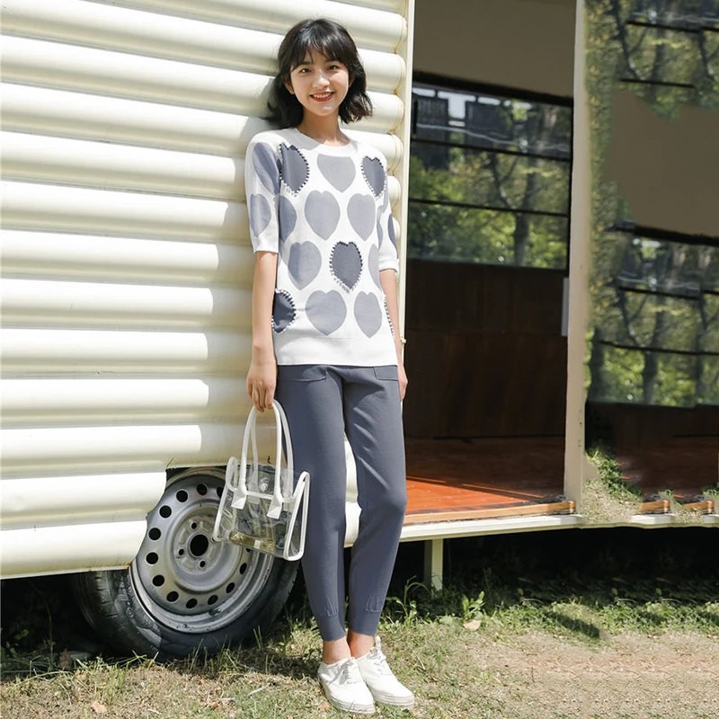 Женский Жаккардовый трикотажный костюм Love базовый пуловер с коротким рукавом и