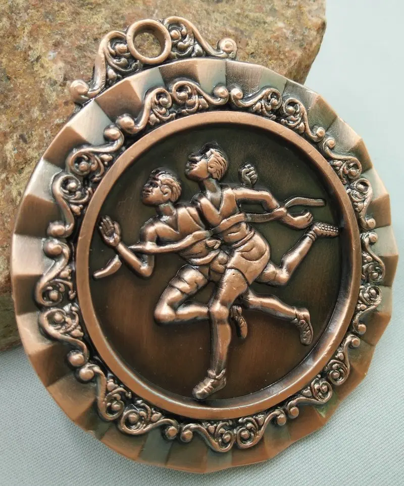 Спортивная медаль Детская школьная дорожка и поле Беговая Золотая Серебряная