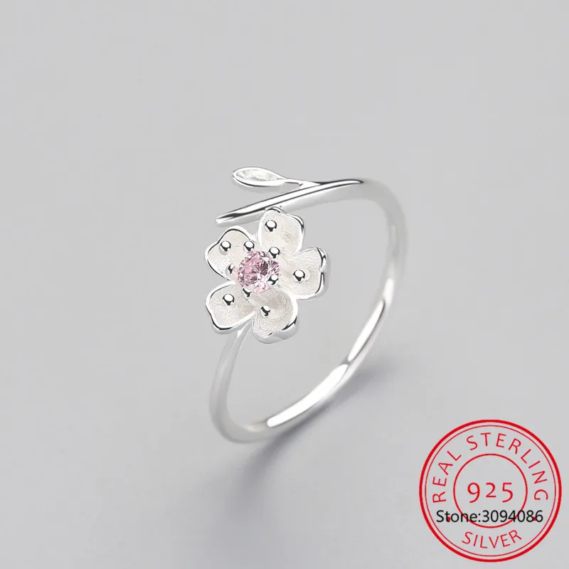 

Кольцо женское из серебра 925 пробы с фиолетовым Цирконом
