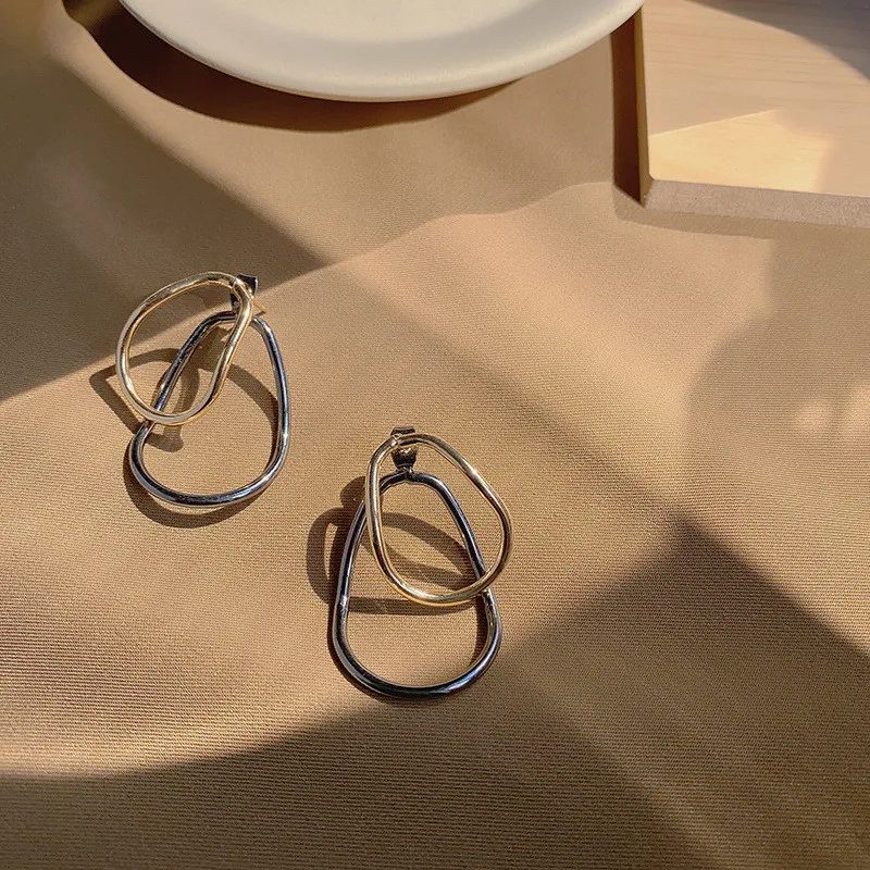 

South Korea Fashion Web Celebrity Metal Retro Geometric Square Earrings A Two Wearing Female Jewelry Gift. Party. Accessories